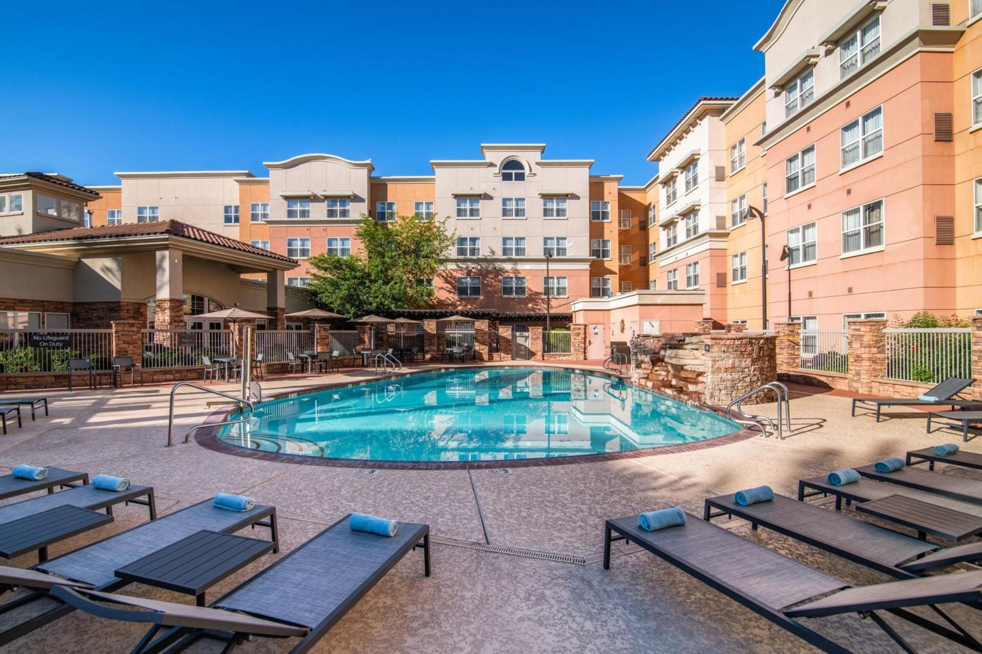 Springhill Suites Phoenix Glendale Sports & Entertainment District Exterior photo